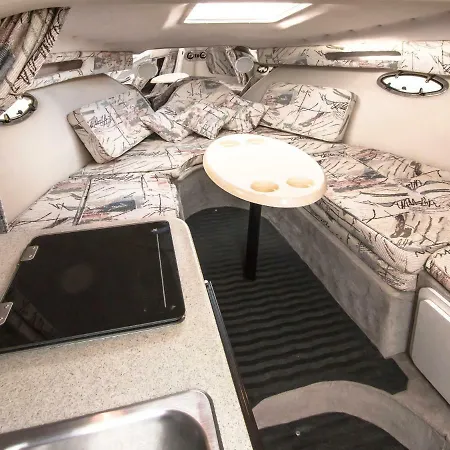 Bateau-hôtel Crownline Boat